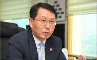 [아시아초대석]명퇴 14개월만에 화려한 컴백…'낙하산' 깬 청렴·소통맨