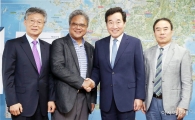 [포토]이낙연 전남지사, 미얀마 묘 탄트 그룹 회장 접견