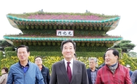 [포토]함평국향대전 둘러보는 이낙연 전남지사