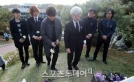故 신해철 2주기 추모식 열려…29일 '추모 공연' 예정