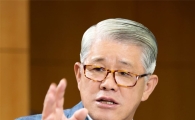 최신원 SK네트웍스 회장, 해군에 장학금 2억 전달
