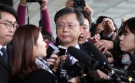 우병우 前민정수석 검찰 출석…이번 주중 기소 여부 결정