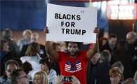 [포토]"흑인도 트럼프 지지해"…팻말 든 지지자 