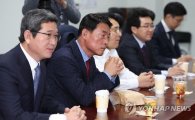 새누리당 중진 의원들 "김병준 지명 철회, 이정현 사퇴 동시 요구"…혼돈에 빠진 與(종합)