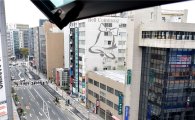 日 하카타역 앞 대규모 싱크홀…정전·가스냄새 '난리'