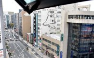 日 후쿠오카 중심지 대형 싱크홀…인명피해는 없어