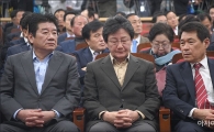 [포토]할말 잊은 새누리당 중진의원들
