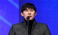 [포토]퓨처스리그 평균자책점상 수상하는 LG 장진용