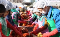 강북구, 4500 포기 김치 담아 전달