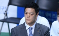 [포토]박수치는 우리카드 김상우 감독