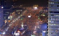 26일 촛불집회,역대 최대규모 190만…청와대 포위한 인간띠까지 