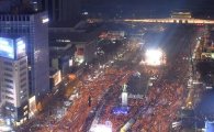 청와대 100m 앞 행진 첫 허용, '촛불집회' 시민들 끝까지 간다 