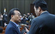 [포토]의견 나누는 이정현·원유철