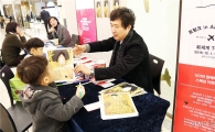 [포토]광주신세계,작가와 함께하는 '스페셜 이벤트' 진행