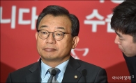 [포토]보고 받는 이정현 대표