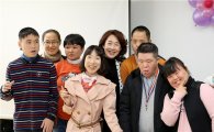 이어룡 대신금융그룹 회장 13년째 사회복지시설 찾아 성금 전달