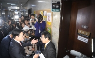 [포토]야당에서 거부한 정우택 원내대표