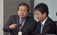 [포토]이야기 나누는 김무성·유승민