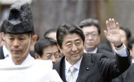 아베 "한국, 위안부 문제 성의 보여라"