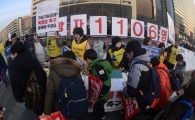 [포토]촛불집회 속 가습기 살균제 특별법 촉구 서명