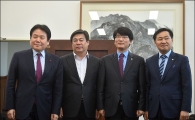 [포토]한자리에 모인 4당 원내수석부대표