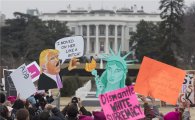 [포토]백악관 코 앞까지 간 反 트럼프 시위대