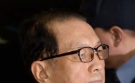 [포토]입 꾹 다문 김기춘 전 청와대 비서실장 