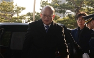 '탄핵심판 빠른 결론' 강조하고 떠난 박한철 헌재소장