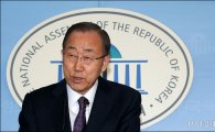 주요 외신 "潘, 탄핵 정국·뇌물 스캔들 돌파 못해 포기"
