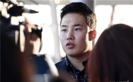 [포토]취재진과 인터뷰하는 임찬규