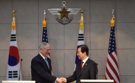 [포토]손 잡은 韓-美 국방장관