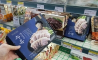 이마트 밖으로 나온 피코크…"동네 슈퍼에서도 판다"