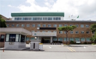 영암군, 맥류 생육 재생기 웃거름 사용.. 봄파종 기술지원 나서 