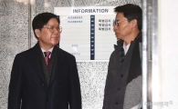 [포토]대화 나누는 박충근-이규철 