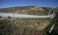 "美-멕시코 간 장벽건설에 216억달러·3.5년 필요"