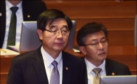 [포토]본회의 출석한 이기권 장관