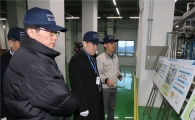 '新사업 현장경영' 권오준 포스코 회장, 양극재 공장 방문
