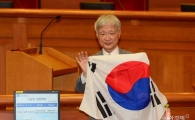 [포토]태극기 든 서석구 변호사 