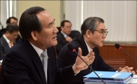 [포토]답변하는 박승춘 보훈처장