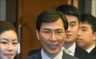 [포토]'4차혁명 컨퍼런스' 참석하는 안희정 지사