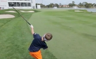 [골프토픽] 오른팔 없는 6세 골퍼 "PGA투어 선수 대결서 완승"