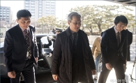 [포토]철통경호 속 출근하는 강일원 재판관