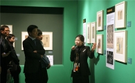 [포토]이해식 강동구청장, '르 코르뷔지에' 展 관람