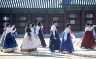 [포토]'한복 입고 궁으로'