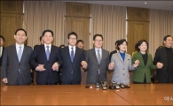 [포토]손 맞잡은 야4당 지도부