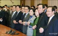 [포토]손 맞잡은 야4당 지도부
