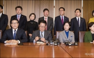 [포토]발언하는 정병국 대표