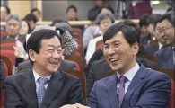 [포토]손 잡은 안희정·진영