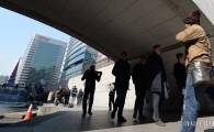 [포토]'걷기 좋은 날'
