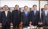 [포토]정세균 의장, 야4당 원내대표 회동